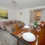 Grafenblick, Mit Aussicht! Apartman *